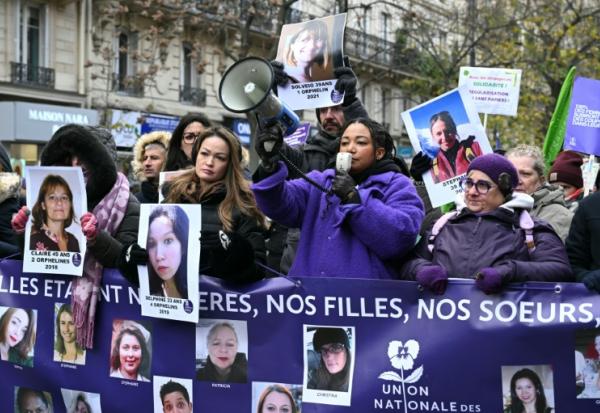 Des manifestantes contre les violences faites aux femmes, à Paris, samedi 22 novembre 2025