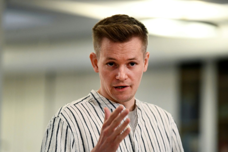 à la rédaction
Le journaliste suédois Joakim Medin lors d'une conférence de presse à la rédaction du journal Dagens ETC, le 17 mai 2025 à Stockholm, après son retour chez lui et 51 jours pasés dans une prison turque