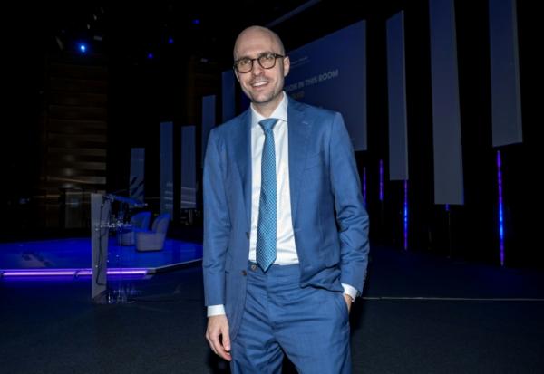 Le patron du journal américain New York Times, Arthur Gregg Sulzberger, après son discours au congrès mondial des médias à Marseille, le 1er juin 2026