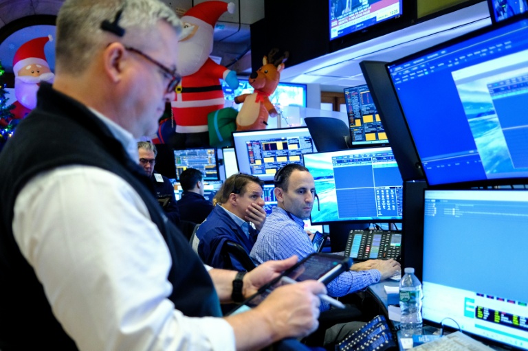 Des opérateurs à la Bourse de New York le 16 décembre 2025