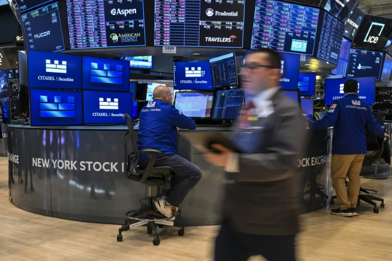 Des opérateurs à la Bourse de New York, le 2 juin 2025