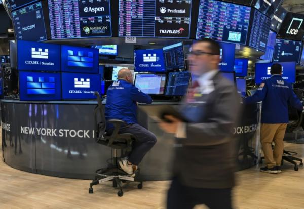 Des opérateurs à la Bourse de New York, le 2 juin 2025