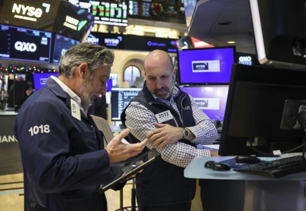 Des opérateurs à la Bourse de New York le 5 décembre 2025