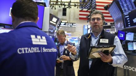 Des opérateurs à la Bourse de New York le 27 mai 2026