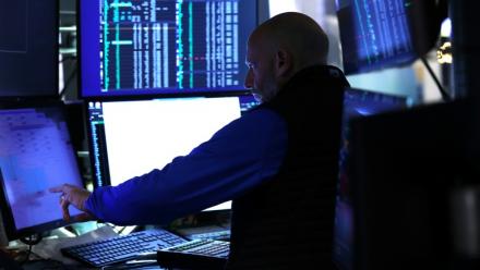 Un opérateur à la Bourse de New York le 1er octobre 2025