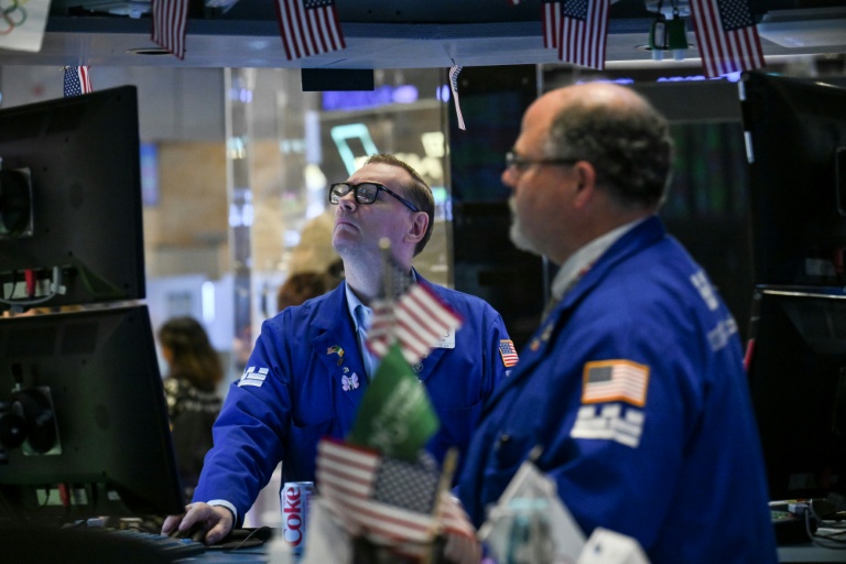Des opérateurs à la Bourse de New York, le 30 mai 2025