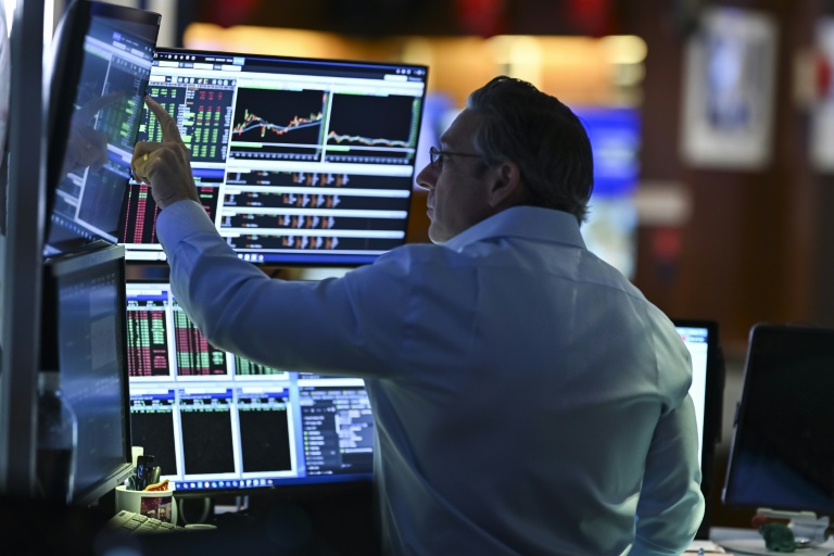 Un opérateur à la Bourse de New York le 12 mai 2025.