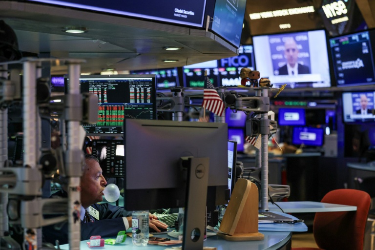 Un opérateur à la Bourse de New York, le 16 novembre 2025