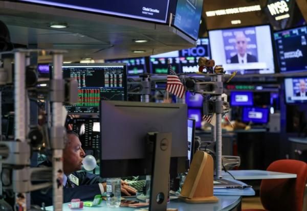 Un opérateur à la Bourse de New York, le 16 novembre 2025