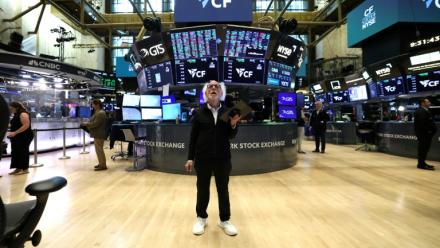 Un opérateur à la Bourse de New York, le 11 août 2025