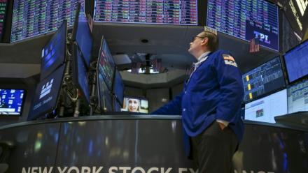 Un opérateur à la Bourse de New York, le 21 avril 2025.