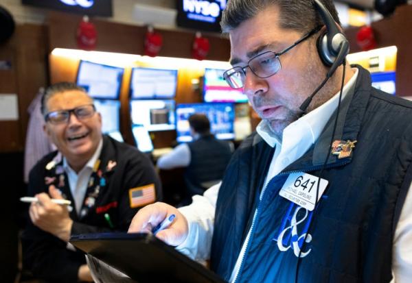 Traders sur le parquet du New York Stock Exchange le 1er avril 2025.