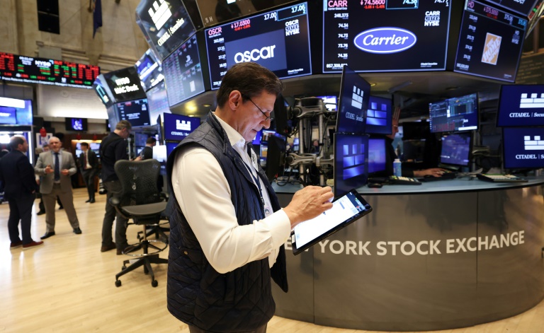 Un opérateur à la Bourse de New York, le 19 mai 2025.