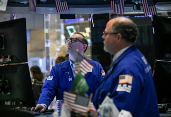Des opérateurs à la Bourse de New York, le 30 mai 2025