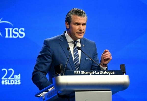 Le ministre américain de la Défense, Pete Hegseth, lors du forum Shangri-La Dialogue à Singapour, le 31 mai 2025