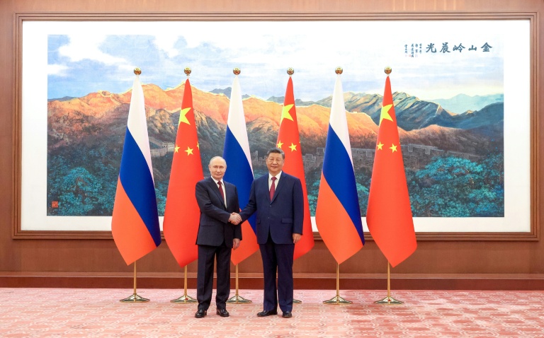 Le président chinois Xi Jinping reçoit son homologue russe Vladimir Poutine à Pékin, le 20 mai 2026