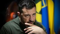 Photographie fournie par le service de presse de la présidence ukrainienne le 4 août 2025, montrant le président Volodymyr Zelensky dans la région de Kharkiv
