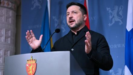 Le président ukrainien Volodymyr Zelensky lors d'une conférence de presse après une rencontre avec le Premier ministre norvégien et le président finlandais, le 20 octobre 2026 à Oslo en Norvège