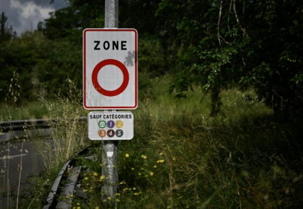 Un panneau indicateur de ZFE à Mérignac, en Gironde, le 21 mai 2025
