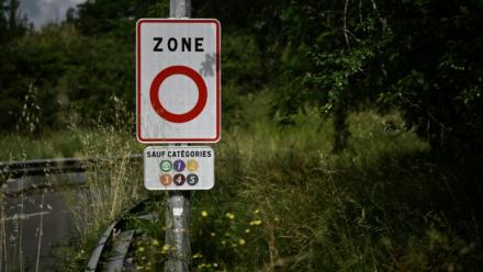 Un panneau indicateur de ZFE à Mérignac, en Gironde, le 21 mai 2025
