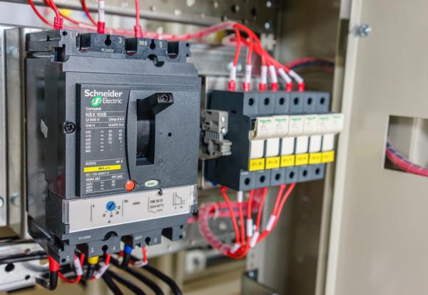 Schneider Electric, plus forte hausse du CAC 40 à la clôture de la séance du lundi 15 décembre 2025