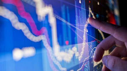 Wall Street dans le rouge après la hausse de l'inflation et la contraction du PIB