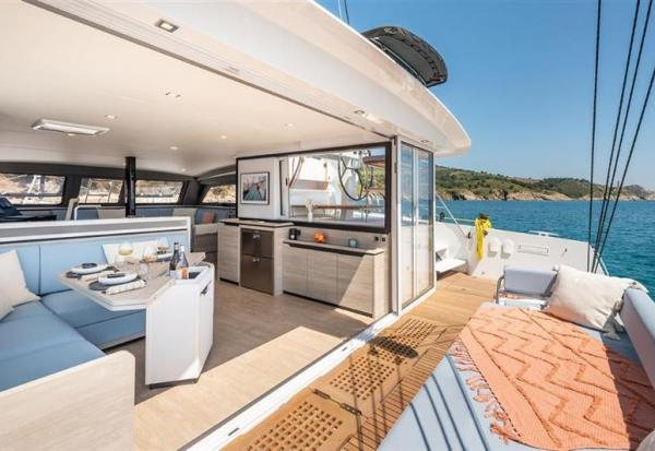 Catana Goup navigue par gros temps