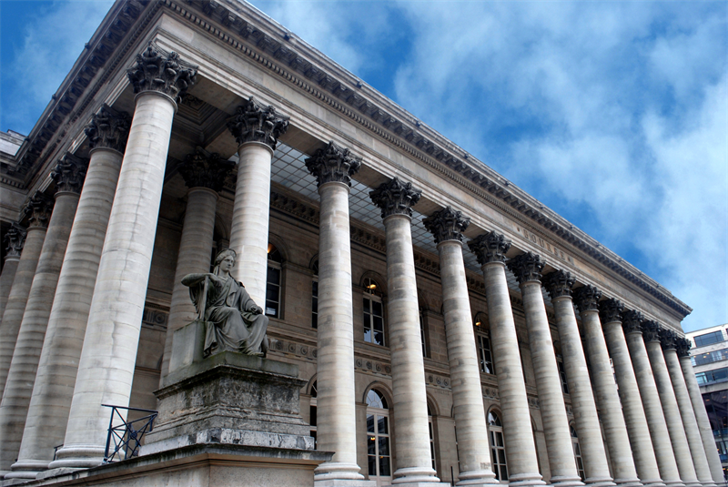 Clôture Paris : baisse symbolique pour terminer la semaine
