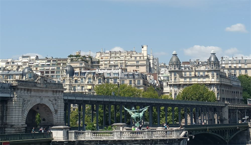 Clôture Paris : début de semaine prudent