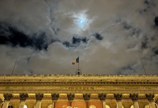 Clôture Paris : finalement en légère hausse