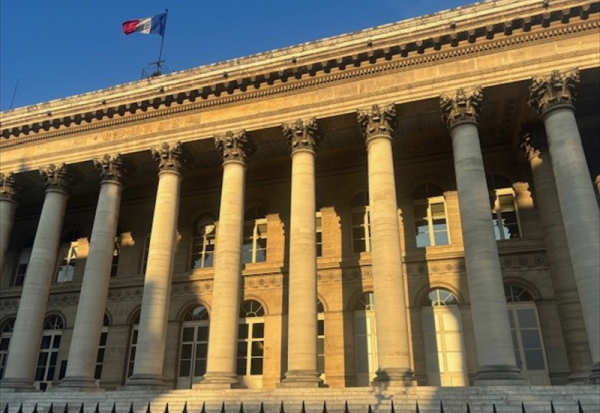 Clôture Paris : le CAC 40 reperd un peu de terrain après son rebond de la veille