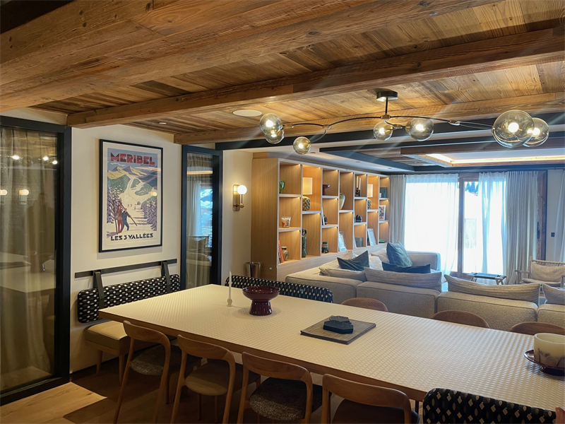 Introductions : Rising Stone veut lever 30 ME