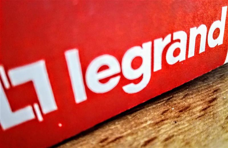 Legrand : progresse encore