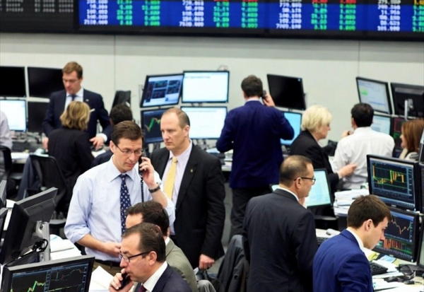 Mi-séance Paris : le CAC 40 poursuit son rebond au-dessus des 8.000 points