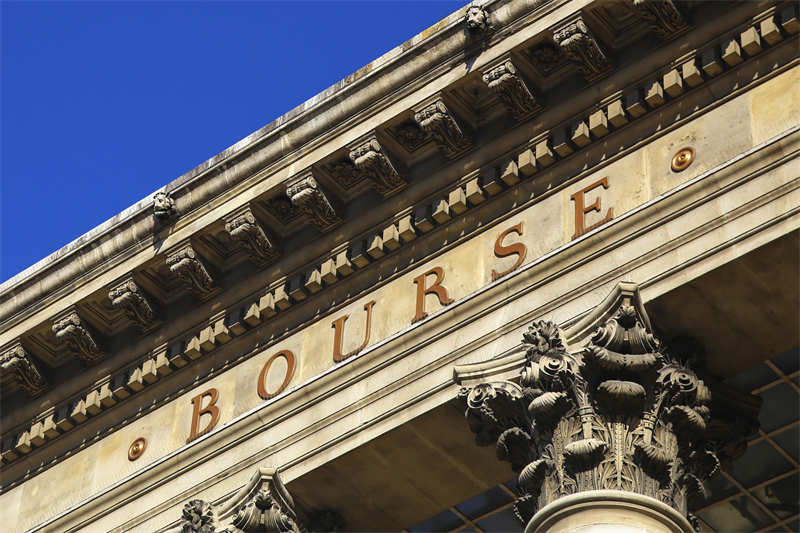 Mi-séance Paris : le CAC 40 se hisse au-dessus des 8400 points