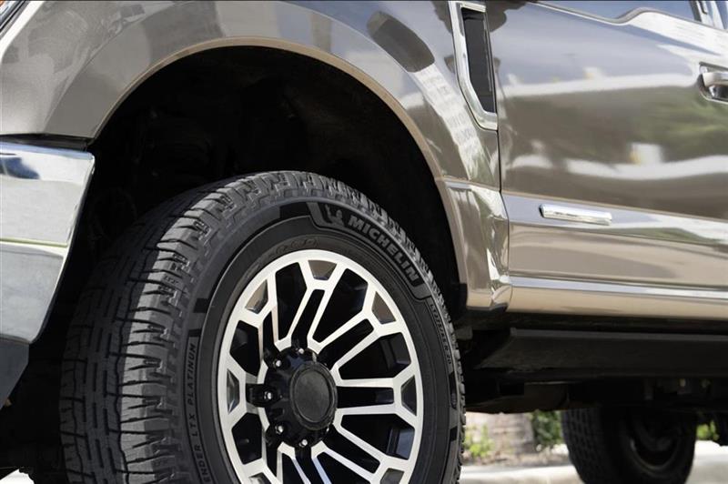 Mi-séance Paris : Michelin chute de presque 10% après son avertissement