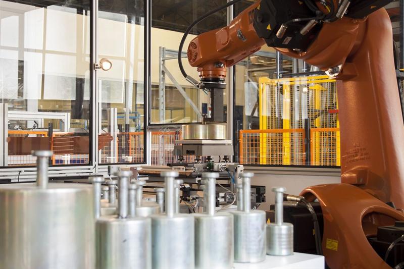 Precia : continue de se désendetter