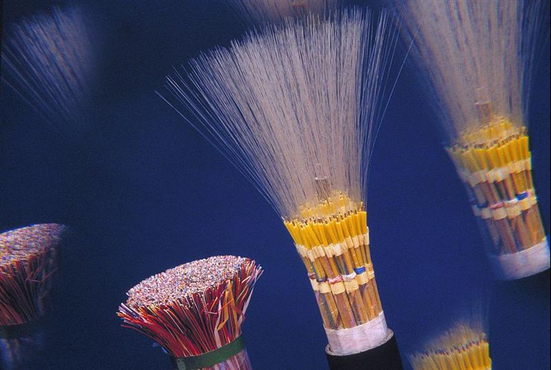 Télécoms : le trio Bouygues Telecom/Orange/Iliad relèverait son offre sur SFR, aucun accord à date