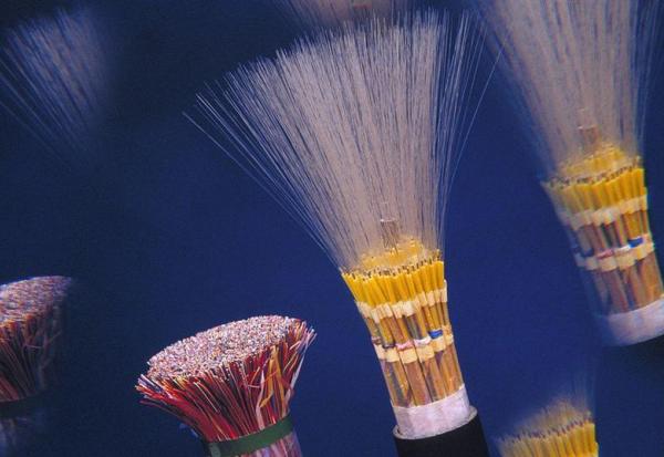 Télécoms : le trio Bouygues Telecom/Orange/Iliad relèverait son offre sur SFR, aucun accord à date