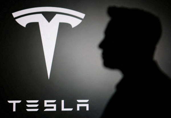 Tesla dépasse les anticipations de profits à Wall Street
