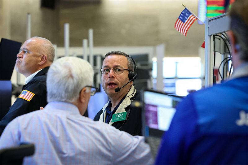 Wall Street au faîte de sa gloire, en attendant la baisse des taux