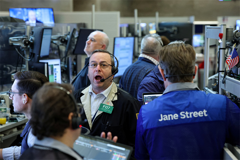 Wall Street au sommet avec AMD, alors que Trump met en pause son 'Project Freedom'