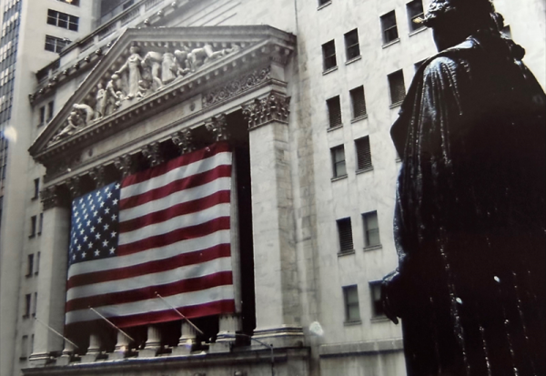Wall Street : au sommet avec la poursuite du rallye de la tech et la chute du pétrole