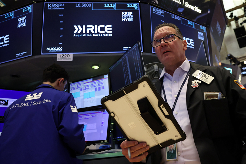 Wall Street corrige avec la guerre commerciale, malgré de solides publications bancaires