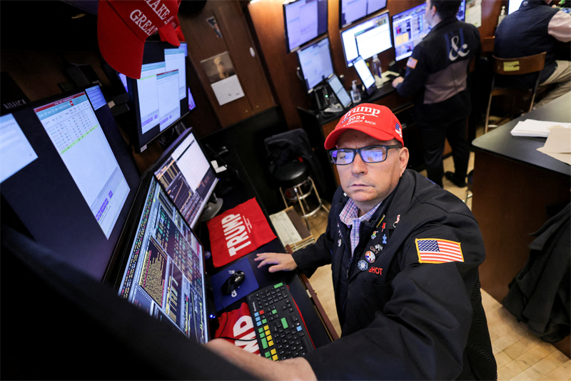 Wall Street dans le rouge, alors que Berkshire et Netflix corrigent