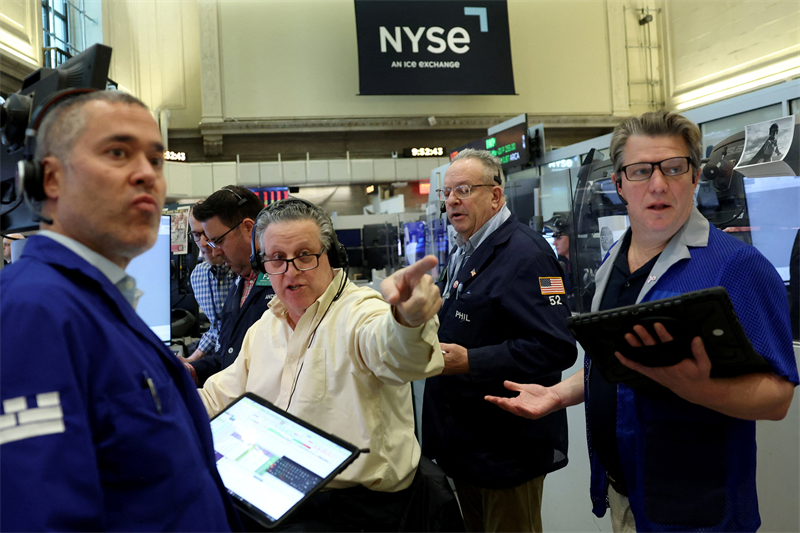 Wall Street dans le rouge, sur fond d'incertitude géopolitique persistante