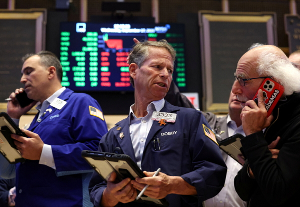 Wall Street dans le vert avec les trimestriels, malgré la guerre commerciale