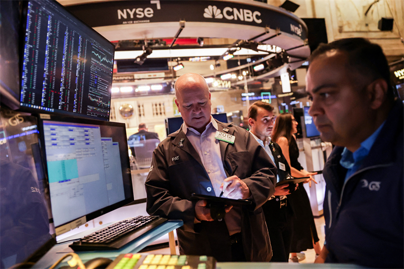 Wall Street hésite, malgré l'entretien entre Trump et Xi