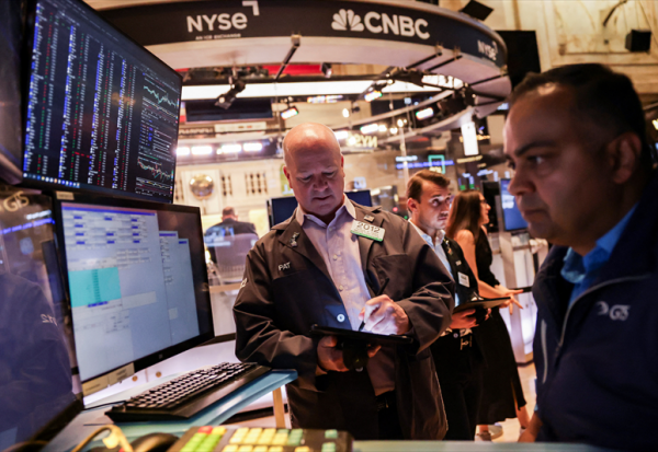 Wall Street hésite, malgré l'entretien entre Trump et Xi