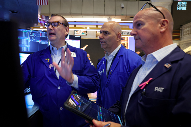 Wall Street : le Nasdaq défend ses records, mais le Dow Jones fléchit